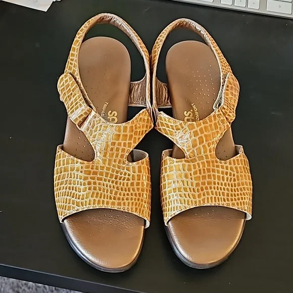 SAS Suntimer Heeled Sandal, tan croc print, size 7 - Picture 2 of 14